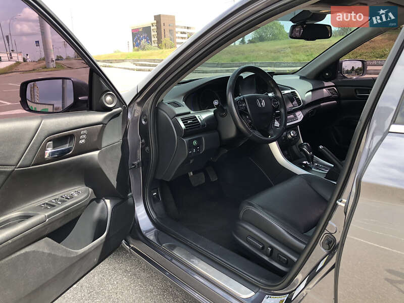 Седан Honda Accord 2014 в Киеве