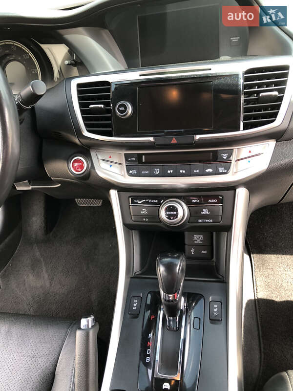 Седан Honda Accord 2014 в Киеве