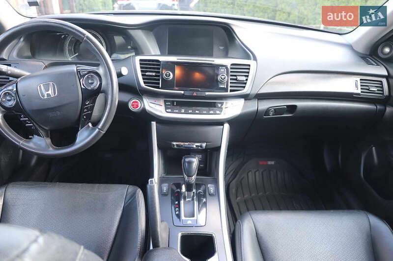 Седан Honda Accord 2014 в Чернівцях