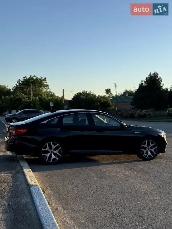Honda Accord 2019 VIN 1HGCV3F13KA013128 фото оголошення 3 з 90