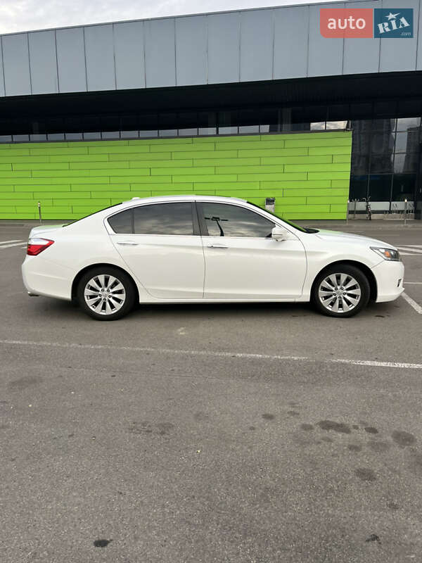 Седан Honda Accord 2015 в Киеве