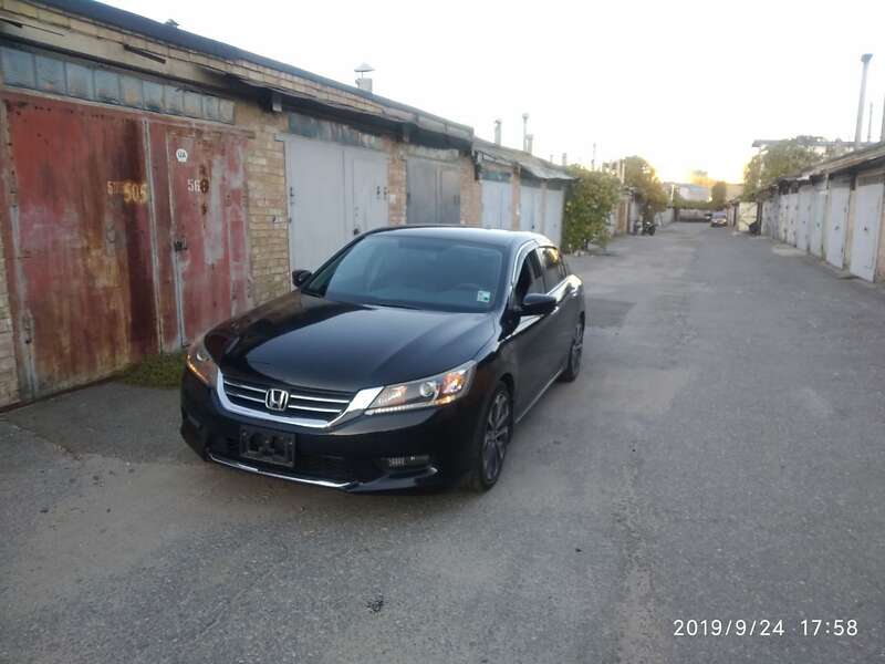 Седан Honda Accord 2013 в Києві