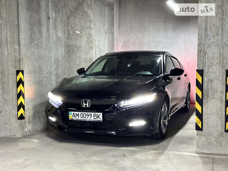 Седан Honda Accord 2019 в Киеве