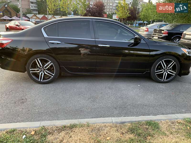 Седан Honda Accord 2016 в Днепре