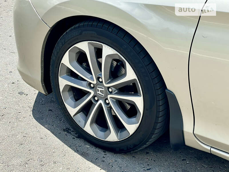 Седан Honda Accord 2013 в Ровно