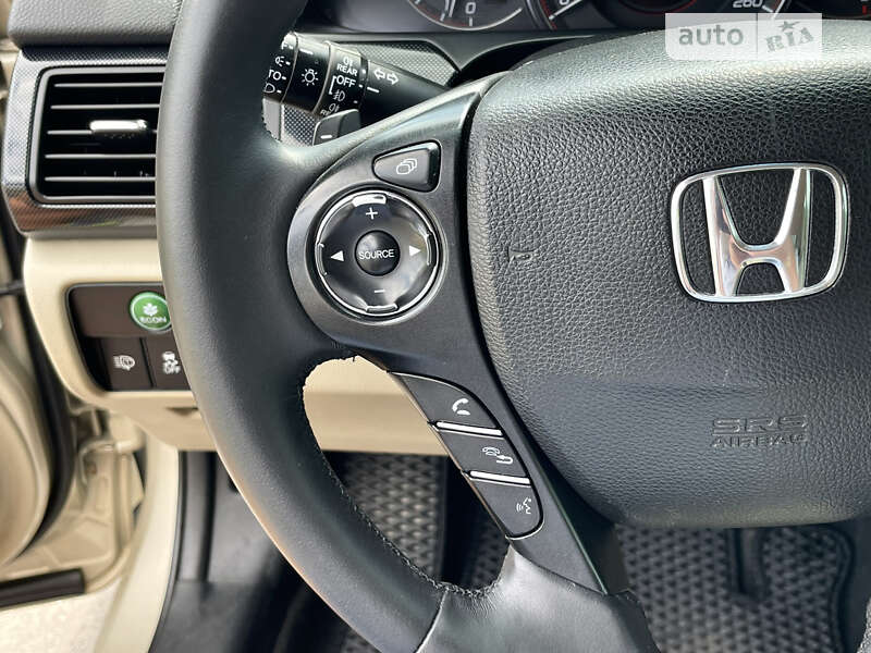 Седан Honda Accord 2013 в Ровно