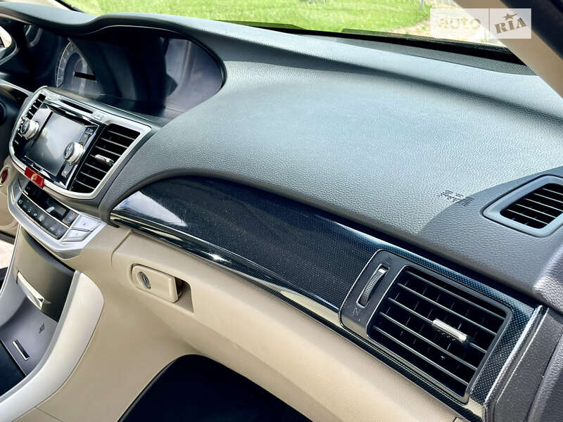 Седан Honda Accord 2013 в Ровно