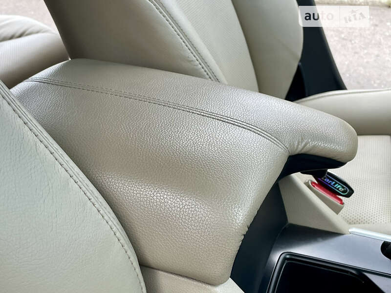 Седан Honda Accord 2013 в Ровно