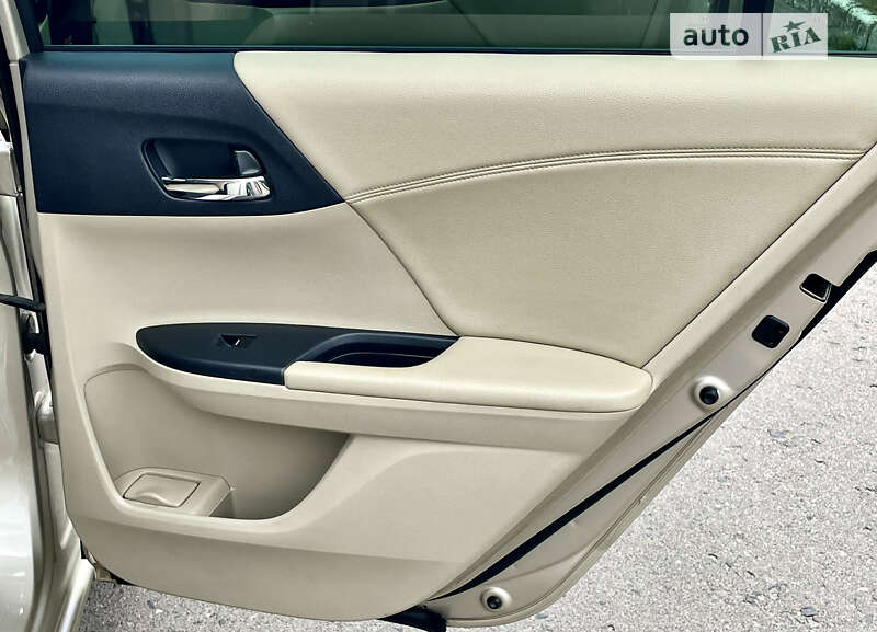 Седан Honda Accord 2013 в Ровно