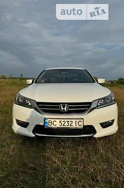 Седан Honda Accord 2015 в Бродах