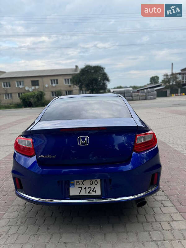 Купе Honda Accord 2012 в Теофиполе