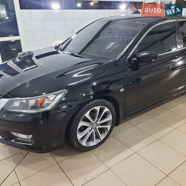 Седан Honda Accord 2014 в Лозовой