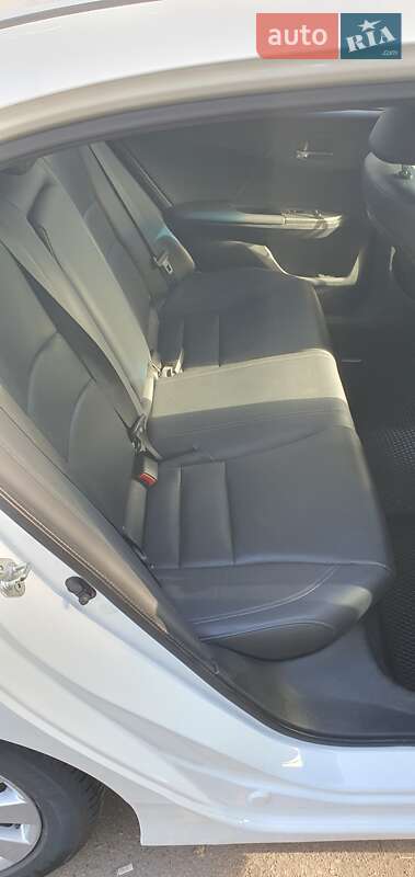 Седан Honda Accord 2013 в Києві