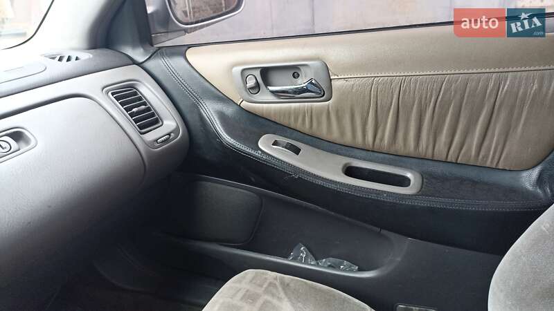 Седан Honda Accord 2001 в Києві