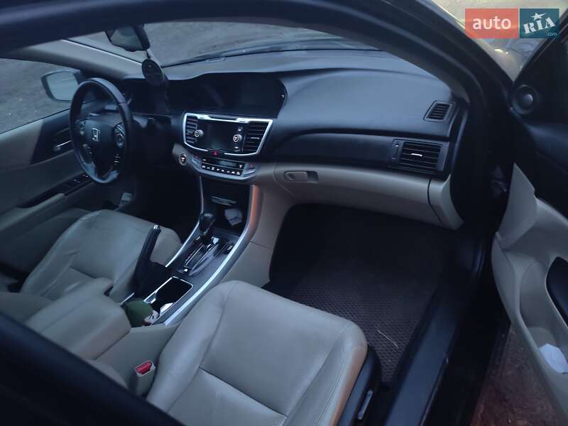 Седан Honda Accord 2015 в Днепре