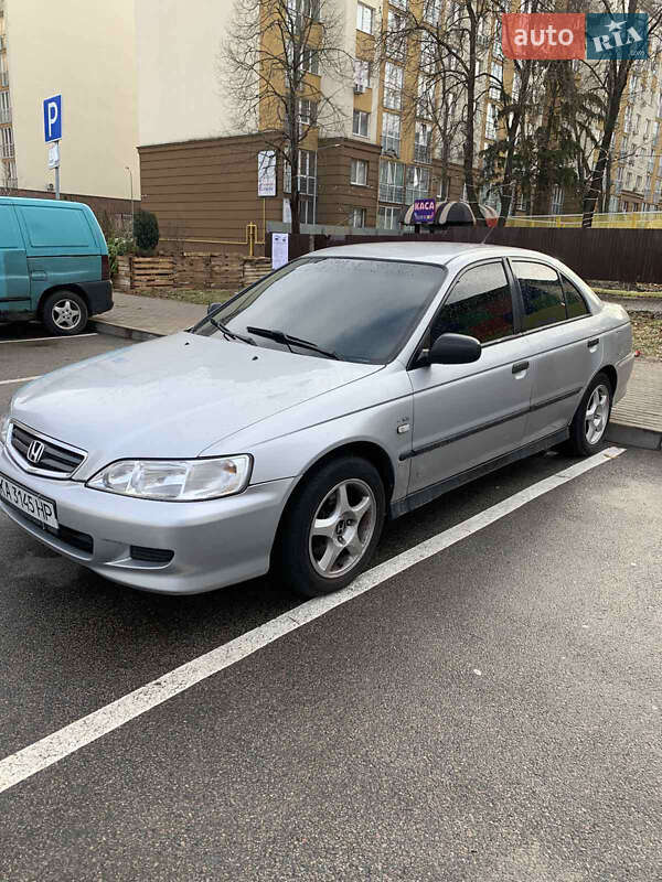 Седан Honda Accord 2001 в 