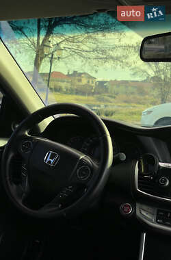 Седан Honda Accord 2013 в 