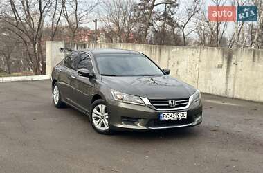 Седан Honda Accord 2014 в Киеве