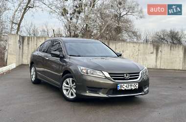 Седан Honda Accord 2014 в Киеве