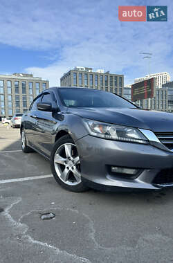 Седан Honda Accord 2013 в Киеве