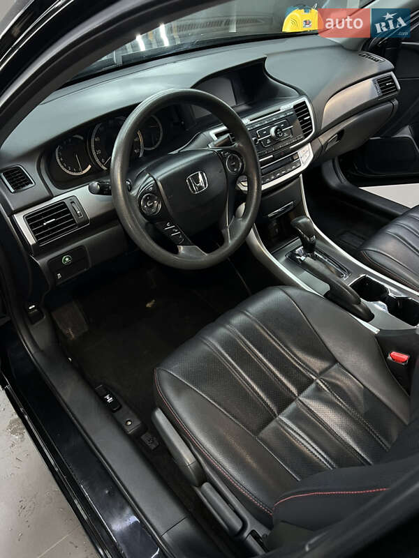 Седан Honda Accord 2014 в Ужгороді