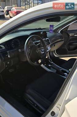Седан Honda Accord 2014 в 