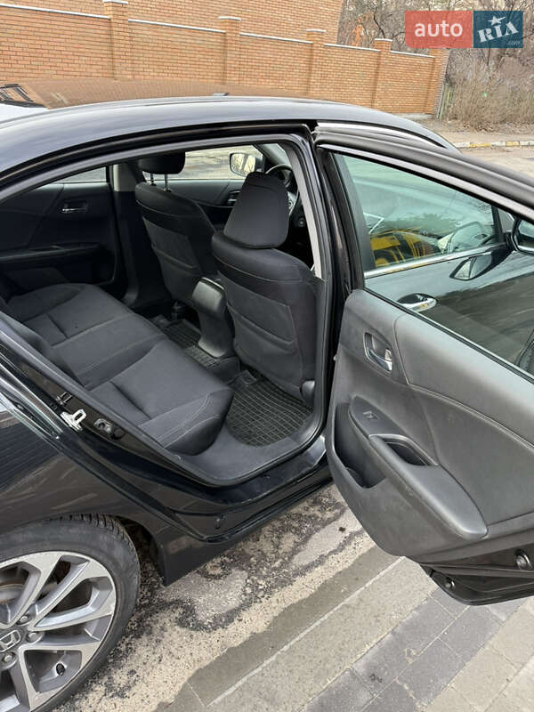 Седан Honda Accord 2014 в Києві