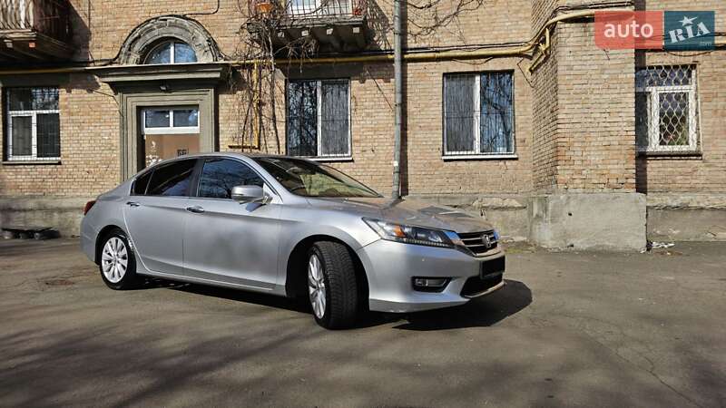 Седан Honda Accord 2013 в Киеве