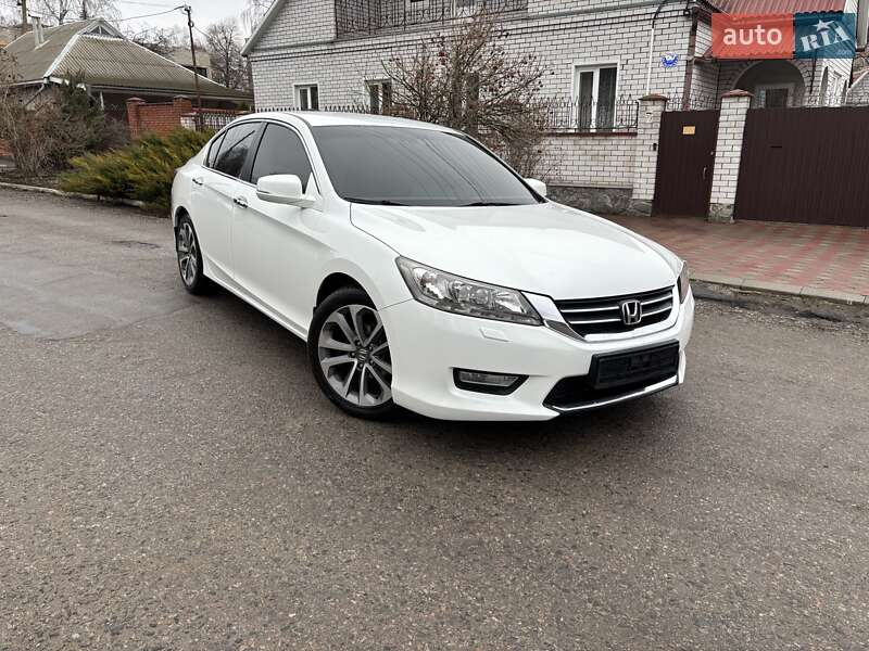 Седан Honda Accord 2013 в Краснограді