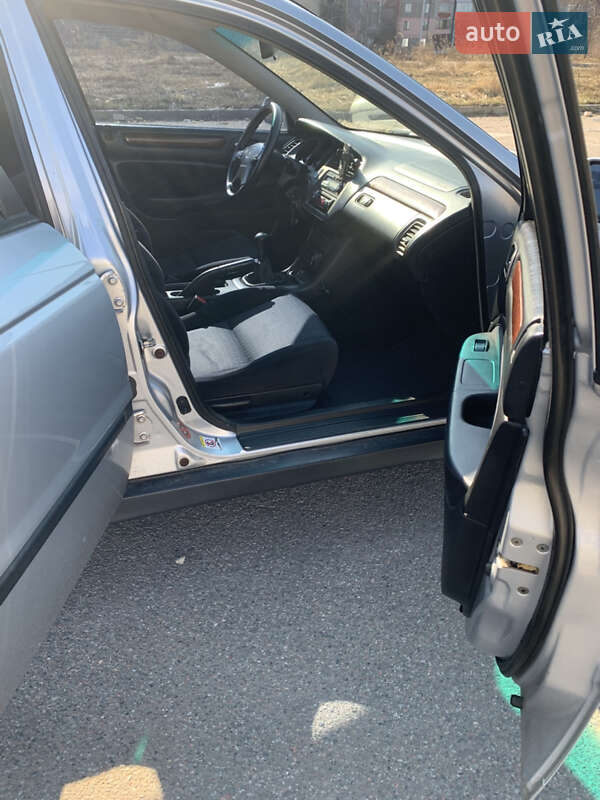 Лифтбек Honda Accord 2002 в Чернигове