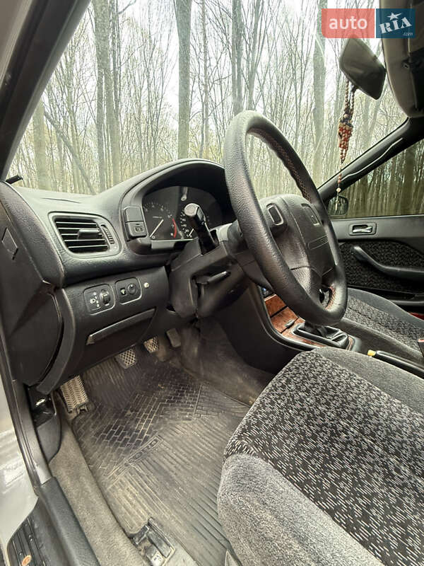 Седан Honda Accord 1994 в Львове