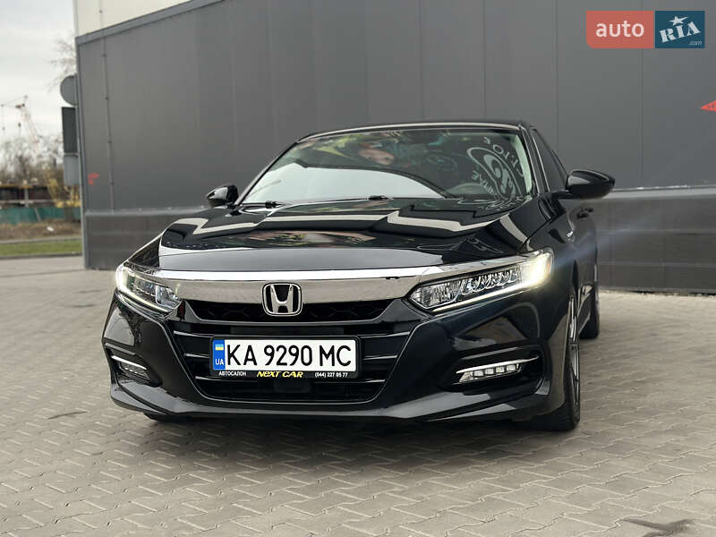 Седан Honda Accord 2018 в Киеве