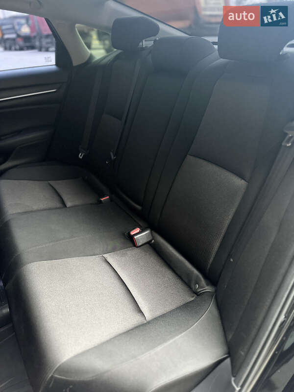 Седан Honda Accord 2018 в Киеве