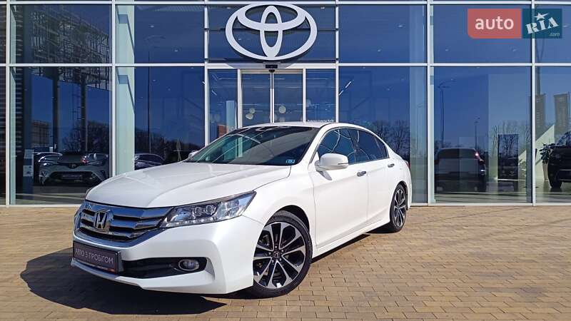 Седан Honda Accord 2015 в 