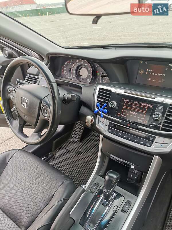 Купе Honda Accord 2013 в Киеве фото 17 Купе Honda Accord 2013 в Киеве