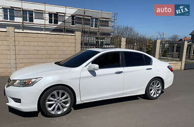 Седан Honda Accord 2015 в 