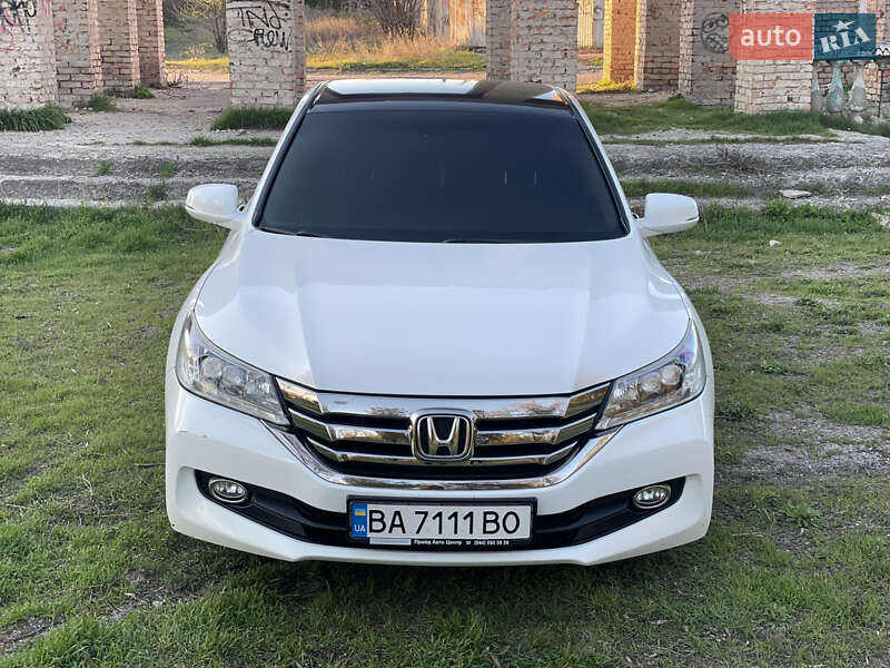 Седан Honda Accord 2015 в 
