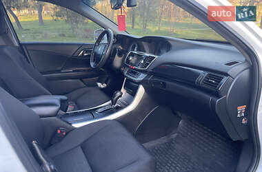 Седан Honda Accord 2015 в 