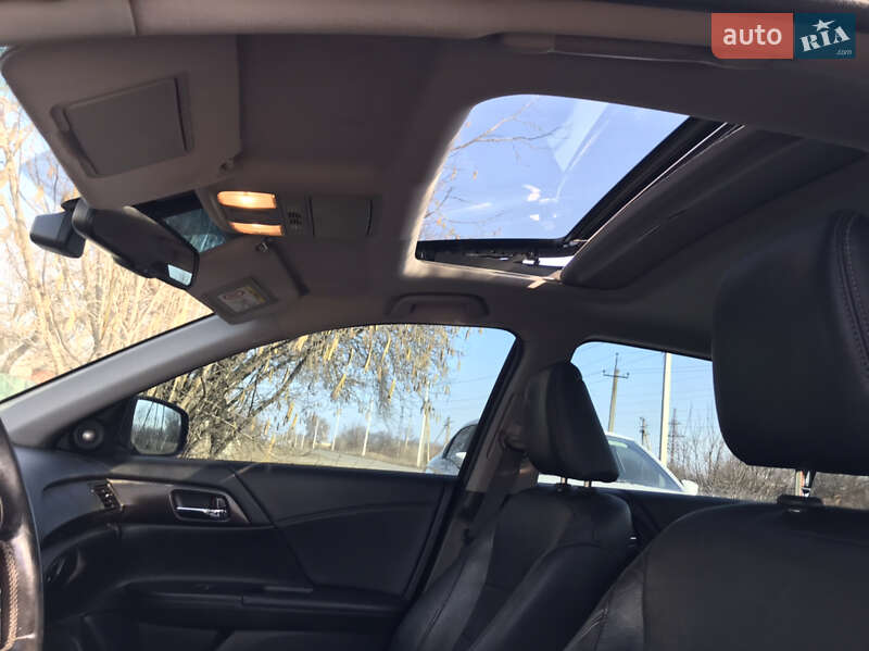 Седан Honda Accord 2013 в Карловке
