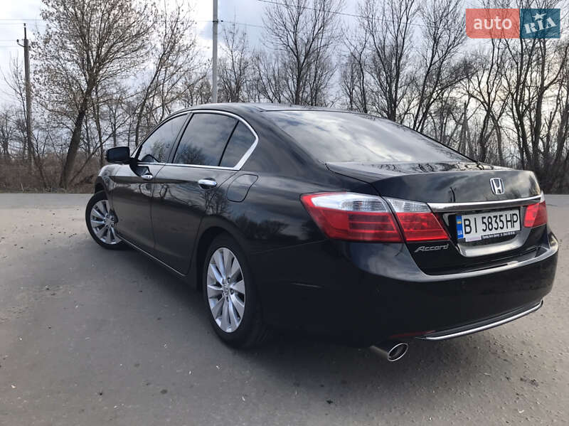 Седан Honda Accord 2013 в Карловке