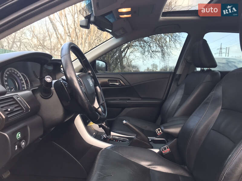 Седан Honda Accord 2013 в Карловке