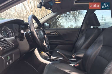 Седан Honda Accord 2013 в 