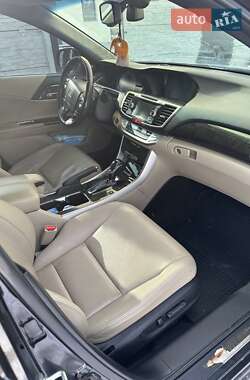 Седан Honda Accord 2013 в 