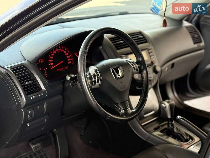 Седан Honda Accord 2004 в Першотравенске
