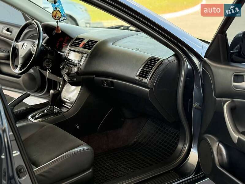 Седан Honda Accord 2004 в Першотравенске