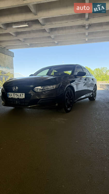 Седан Honda Accord 2018 в Киеве
