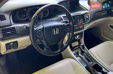Седан Honda Accord 2013 в 