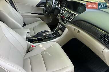 Седан Honda Accord 2013 в 