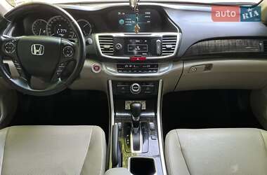 Седан Honda Accord 2013 в 