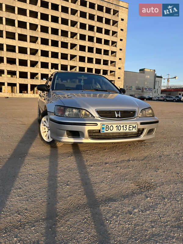 Седан Honda Accord 1999 в 